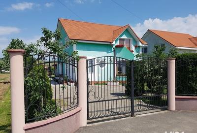 Casă cu 3 camere în Aleșd
