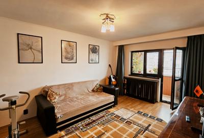 Apartament cu 3 camere decomandat în Tineretului