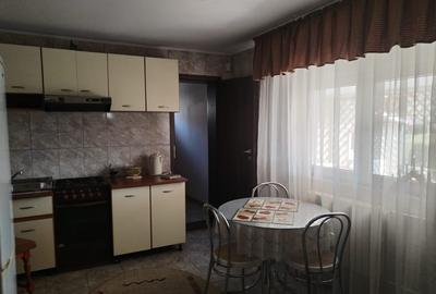 Casă cu 5 camere cu Canalizare în Central - 6