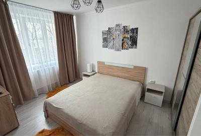 Apartament cu 2 camere decomandat în Micro 19