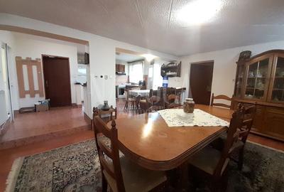 Casă individuală cu 8 camere cu Canalizare în Iosia - 4