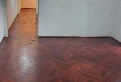 Apartament cu 3 camere semidecomandat în Militari
