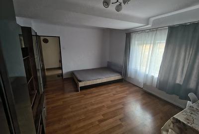 Garsonieră decomandată în Complex Studențesc