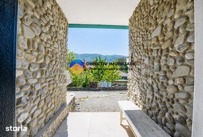 Casă cu 6 camere cu Canalizare în Central