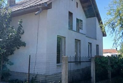 Casă cu 4 camere în Beregsău Mare