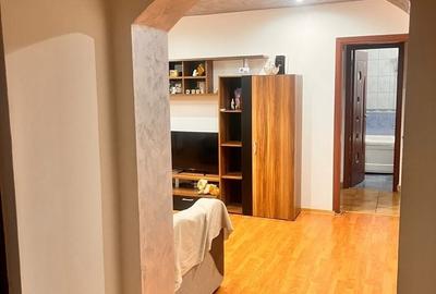 Apartament cu 2 camere semidecomandat în Craiovei