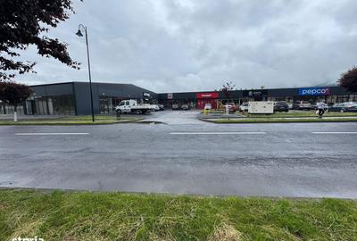 Spațiu comercial, de 2,878 mp, în Central