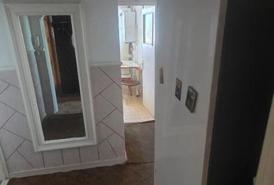 Apartament cu 3 camere decomandat în CET - 5