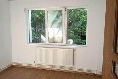 Apartament cu 3 camere semidecomandat în Micro 17 - 2