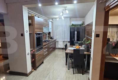 Apartament cu 3 camere decomandat, mobilat în Central