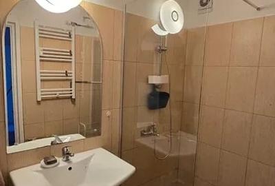 Garsonieră decomandată în Baba Novac