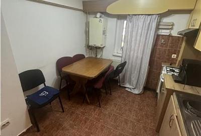 Apartament cu 4 camere decomandat în Lipovei