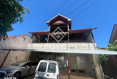 Casă cu 7 camere cu Teren 467 Mp în Central - 9