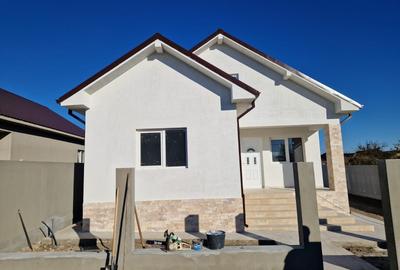 Casă cu 4 camere cu Teren 244 Mp în Est - 2