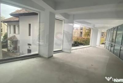 Casă cu 7 camere cu Teren 268 Mp în Dorobanți