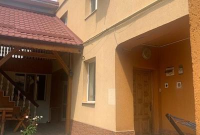 Casă cu 4 camere în Central