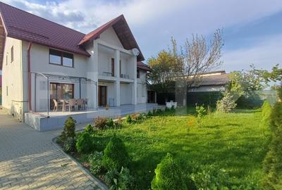Casă individuală cu 7 camere cu Teren 1000 Mp în Vest