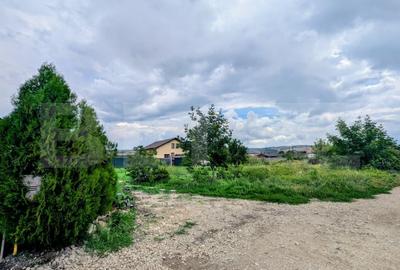 Teren Construcții intravilan de 432 mp, în Partoș