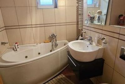 Apartament cu 3 camere decomandat în Tolstoi