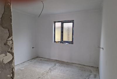 Casă individuală cu 4 camere cu Teren 180 Mp în Est - 2