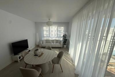 Apartament cu 3 camere semidecomandat, mobilat în Băneasa