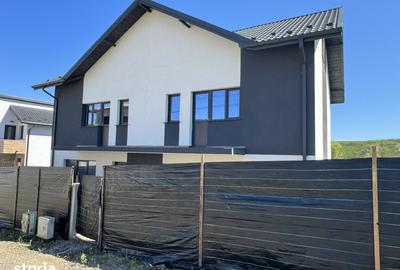 Casă cu 3 camere cu Teren 250 Mp în Bucium