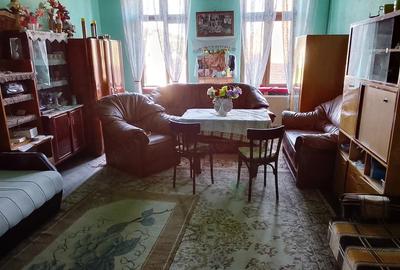 Casă cu Teren 80 Mp în Central