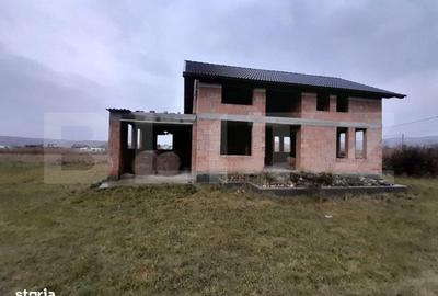 Casă cu 4 camere în Șieu