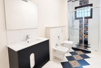 Casă cu 4 camere cu Teren 639 Mp în Central