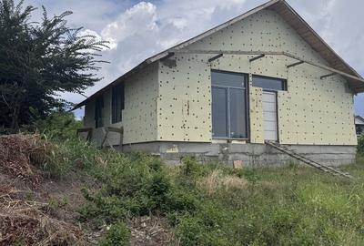 Casă cu 4 camere în Valea Călugărească