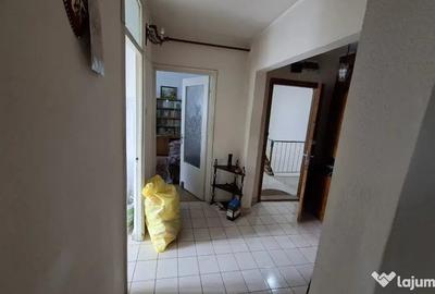 Apartament cu 4 camere decomandat în Republicii - 2