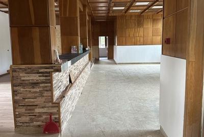 Spațiu comercial, de 300 mp, în Central - 3