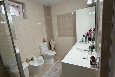 Casă cu 3 camere cu Teren 4000 Mp în Iecea Mare - 9