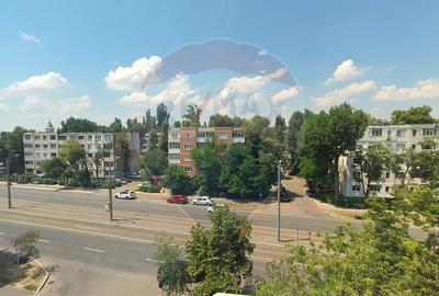 Apartament cu 3 camere semidecomandat, mobilat în Micro 40 - 1