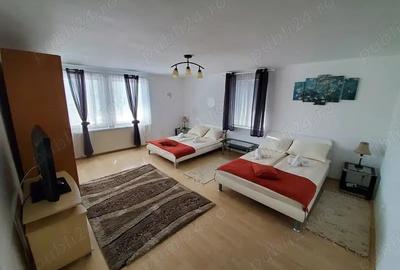 Casă cu 6 camere cu Teren 900 Mp în Central