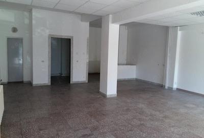 Spațiu comercial, de 70 mp, în Central - 4