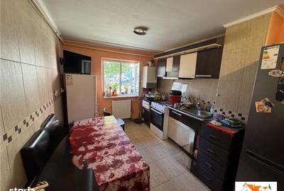 Apartament cu 3 camere decomandat în Ampoi 3