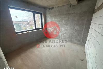 Casă cu 5 camere cu Teren 600 Mp în Central