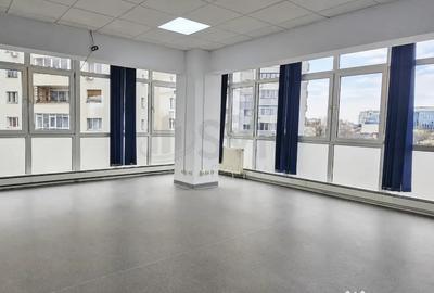 Spațiu comercial, de 236 mp, în Central - 9