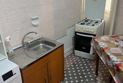 Garsonieră decomandată în Central