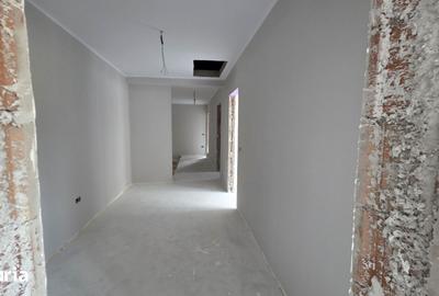 Casă cu 5 camere cu Teren 533 Mp în Dumbrăvița