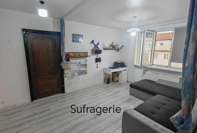 Apartament cu 3 camere semidecomandat în Central - 4