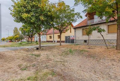 Casă individuală cu 12 camere cu Canalizare în Exterior Est