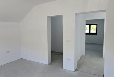 Casă cu 5 camere cu Teren 537 Mp în Central
