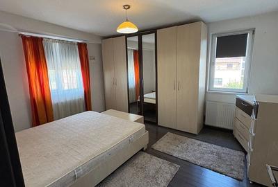 Apartament cu 3 camere semidecomandat în Ghencea