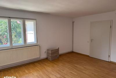 Casă cu 3 camere cu Teren 300 Mp în Central