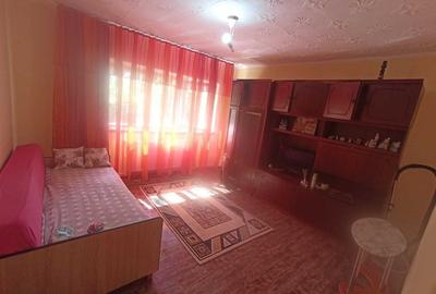 Garsonieră decomandată în Steaua