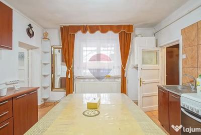 Casă cu 3 camere cu Teren 104 Mp în Central