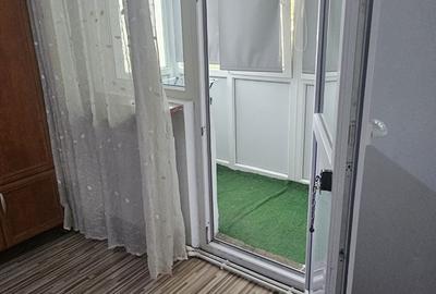 Apartament cu 2 camere semidecomandat în Craiovița Nouă