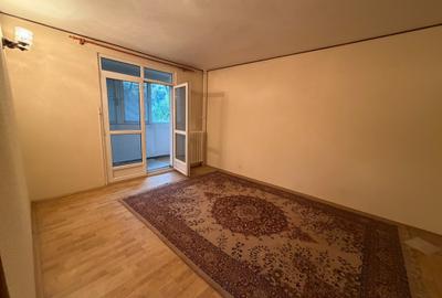 Apartament cu 4 camere decomandat în Titan